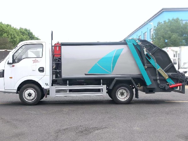 東風途逸藍牌地下車庫壓縮垃圾車｜垃圾收集車｜掛桶垃圾車