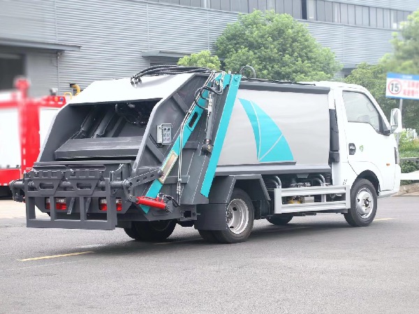 東風途逸藍牌地下車庫壓縮垃圾車｜垃圾收集車｜掛桶垃圾車